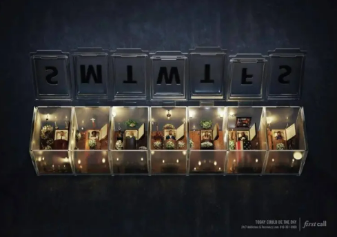 Quan tài trong vỉ thuốc cảnh báo hậu quả của việc lạm dụng thuốc. (Nguồn: Penji)